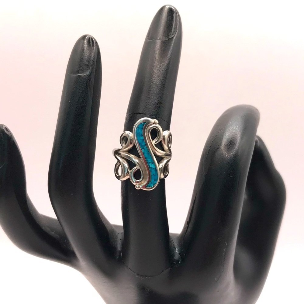 Silver-Tone and Mosaic Turquoise Chips Swirl Mid Finger Ring